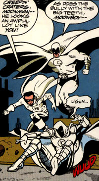 Moon Knight (en dessous) en compagnie de Moon Boy (gauche) et Moon Man (droite)